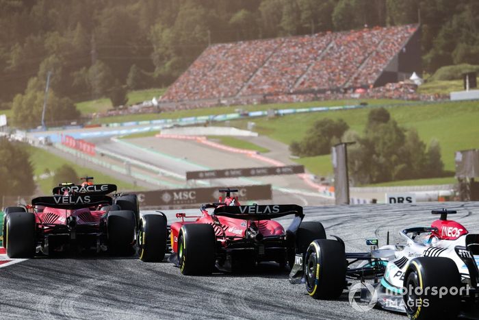 Carlos Sainz, Ferrari F1-75, Charles Leclerc, Ferrari F1-75, George Russell, Mercedes W13