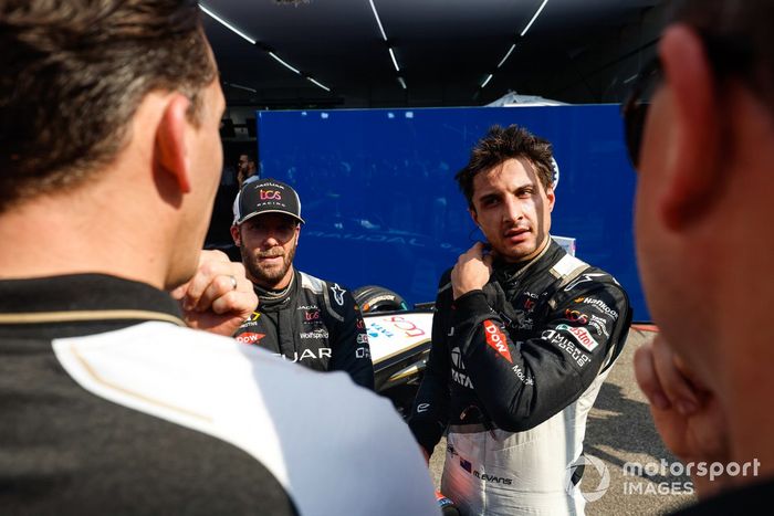 Sam Bird, Jaguar Racing, 3ª posición, Mitch Evans, Jaguar Racing , 1ª posición, con James Barclay, Director del equipo, Jaguar TCS Racing