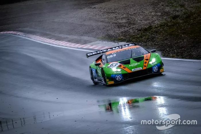 #63 GRT Grasser Racing Team Lamborghini Huracan GT3 Evo: Christian Engelhart, Mirko Bortolotti