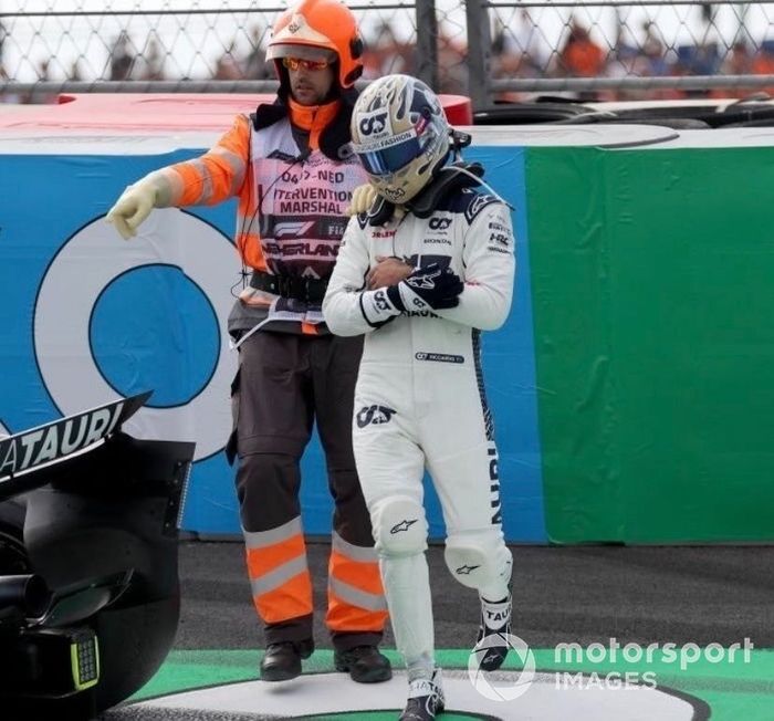 F4Yi3hoWoAAQiAO.jfif