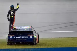 Race Winner Alex Bowman, Hendrick Motorsports, Chevrolet Camaro Axalta