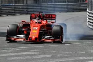 Sebastian Vettel, Ferrari SF90, locks-up