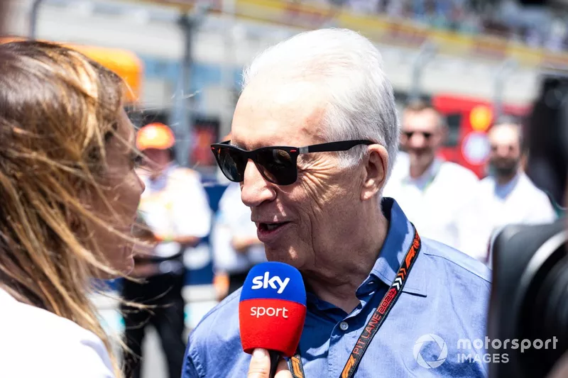 Piero Ferrari, vice-président de Ferrari, sur la grille de départ 