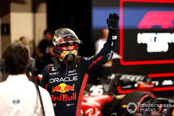 El hombre de la pole Max Verstappen, Red Bull Racing, llega al Parc Ferme