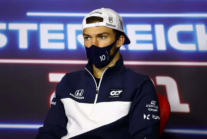 Pierre Gasly, AlphaTauri durante la conferencia de prensa