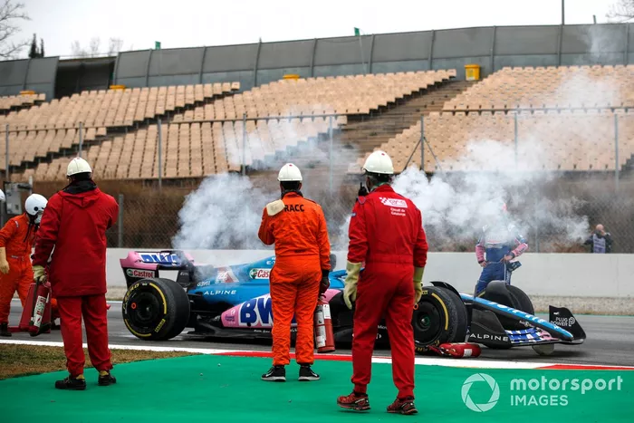 Fernando Alonso, Alpine A522, problemas de motor