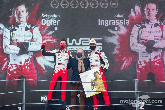 Podio: Sébastien Ogier, Julien Ingrassia, Toyota Gazoo Racing WRT Toyota Yaris WRC, con Jean Todt, FIA
