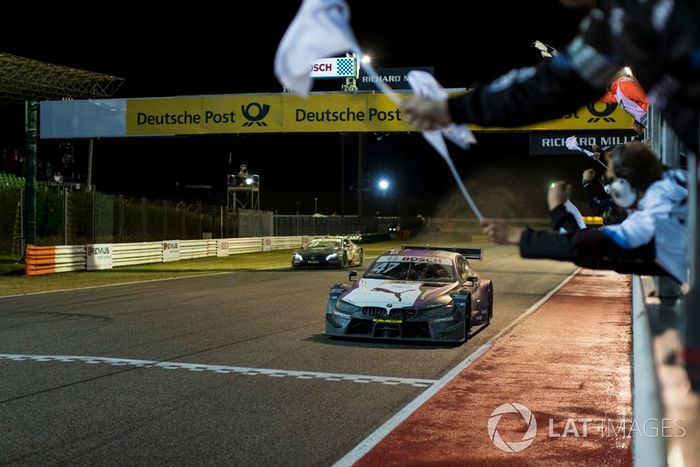 Bandera a cuadros para Joel Eriksson, BMW Team RBM, BMW M4 DTM