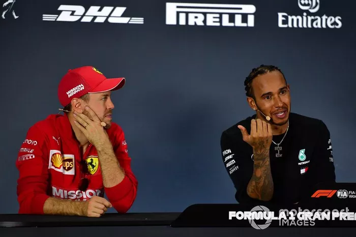 Sebastian Vettel, Ferrari, secondo classificato, e Lewis Hamilton, Mercedes AMG F1, primo classificato, in conferenza stampa