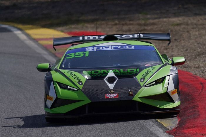 #351 Bonaldi Motorsport, Lamborghini Huracan ST Evo2: Milos Pavlovic, Frederic Michael Fischbaum, Fabio Vairani