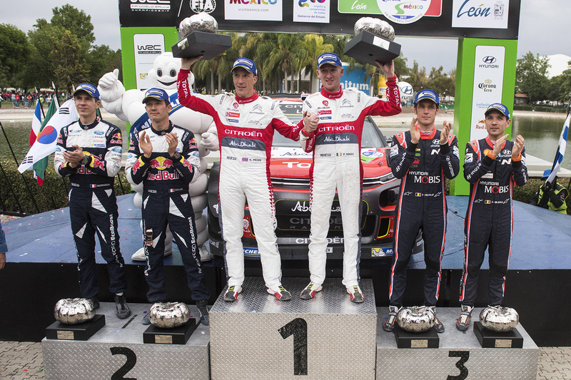 Podium: ganadores, Kris Meeke, Paul Nagle, Citroën World Rally Team, segundos, Sébastien Ogier, Juli