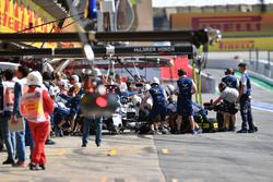 Felipe Massa, Williams FW40 makes a practice pitstop