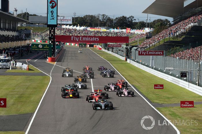 Arrancada: Lewis Hamilton, Mercedes AMG F1 W08 líder