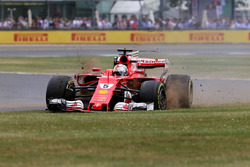 Sebastian Vettel, Ferrari SF70H, patlak lastik ile
