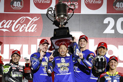 Podium: racewinnaars Katsuyuki Nakasuga, Alex Lowes, Michael Van Der Mark, Yamaha Factory Racing Tea