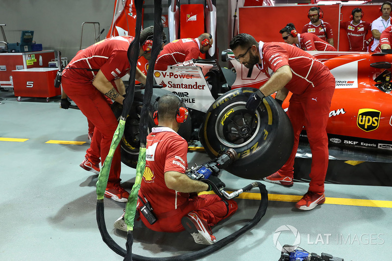 Ferrari pit stop antrenmanı