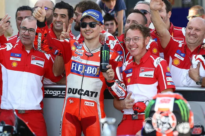 Passando pelo Q1, Jorge Lorenzo conquistou um excelente segundo lugar para o grid do GP de Aragón. Ele ficou a 0s100 de Viñales e promete ser uma grande ameaça neste domingo.