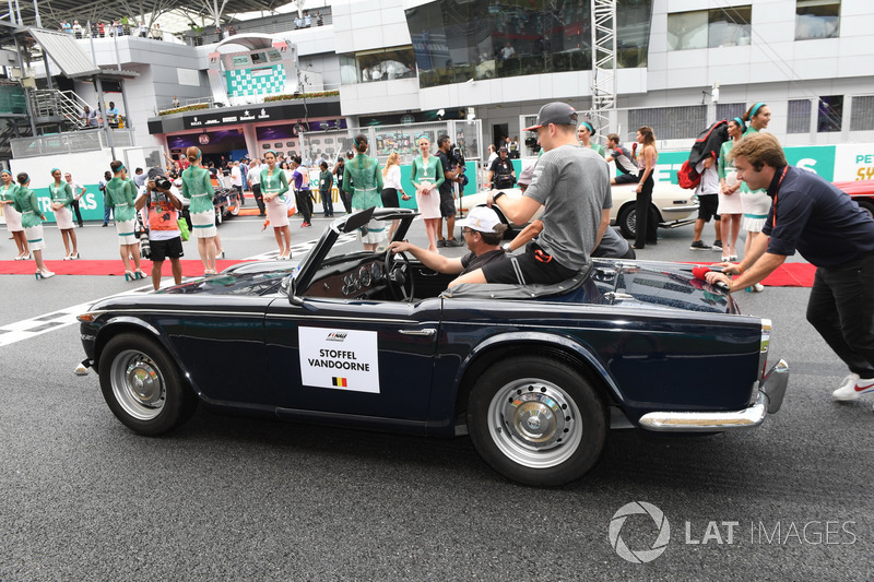 Stoffel Vandoorne, McLaren on the drivers parade