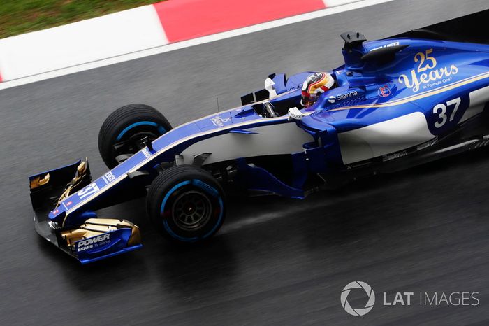 También disputó cuatro sesiones de libres con Sauber en 2017