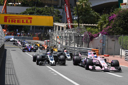 Серхіо Перес, Force India VJM10, Ромен Грожан, Haas VF-17, на старті