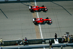 Rubens Barrichello, Ferrari F2002 ve Michael Schumacher, Ferrari F2002