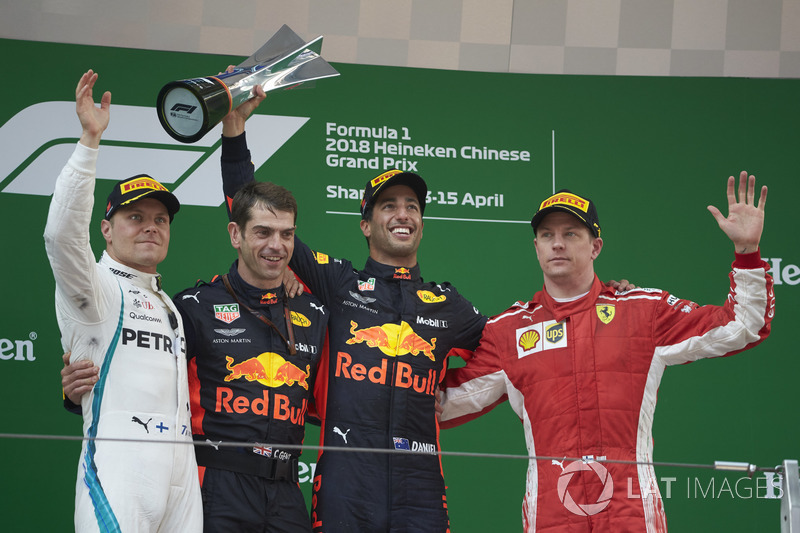 Podium: zwycięzca Daniel Ricciardo, Red Bull Racing, drugi na mecie Valtteri Bottas, Mercedes-AMG F1