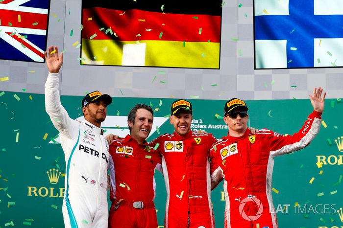 Podio: segundo lugar Lewis Hamilton, Mercedes AMG F1, ganador de la carrera, Sebastian Vettel, Ferrari, y tercer lugar Kimi Raikkonen, Ferrari,