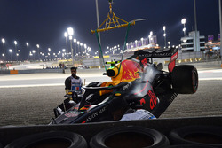 Q1'de kaza yapan Max Verstappen, Red Bull Racing RB14