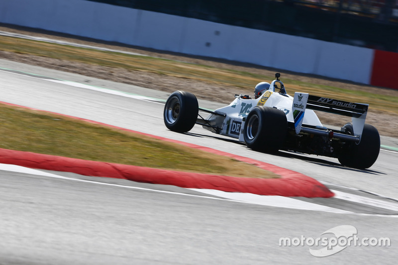 Guy Martin conduce un Williams FW08C de 1983