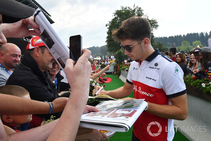 Charles Leclerc, Sauber signs autographs for the fans