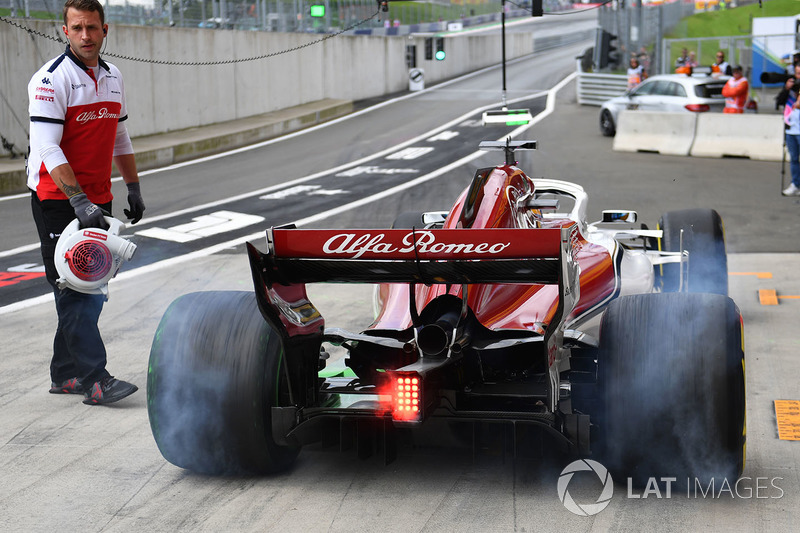 Marcus Ericsson, Sauber C37, fait de la fumée