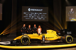 Cyril Abiteboul, Renault Sport F1 Managing Director, Kevin Magnussen, Renault Sport F1 Team, Jolyon