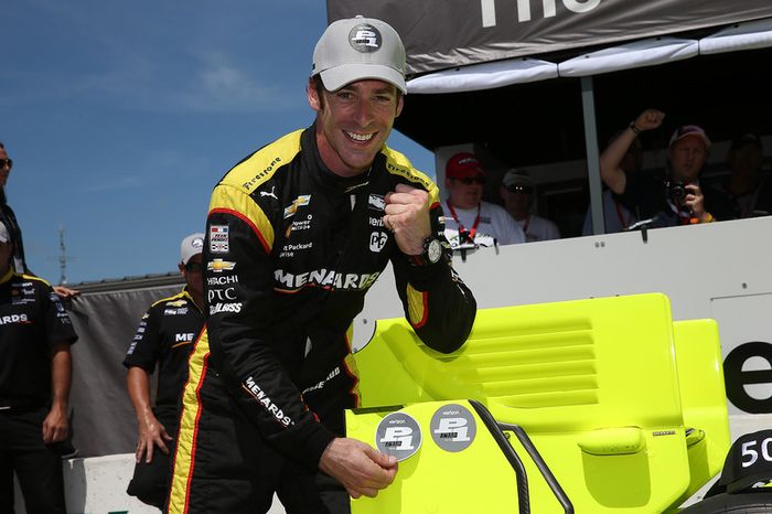 Ganador de la pole Simon Pagenaud, Team Penske Chevrolet