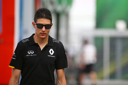 Эстебан Окон, тестовый пилот Renault Sport F1 Team