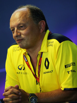 Фредерік Вассьор, гоночний директор Renault Sport F1 Team під час прес-конференції FIA