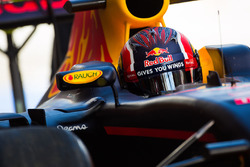 Даниил Квят, Red Bull Racing RB12