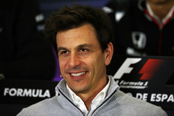 Toto Wolff, Mercedes AMG F1 accionista y Director Ejecutivo en la Conferencia de prensa FIA
