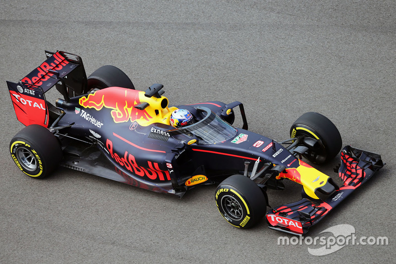 Daniel Ricciardo, Red Bull Racing RB12 with the Aero Screen