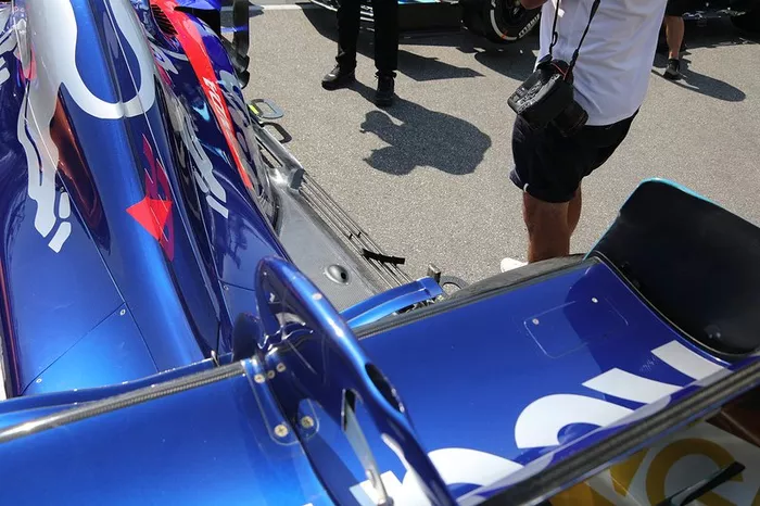 Detalle del alerón trasero del Toro Rosso STR14