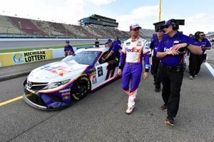  Denny Hamlin, Joe Gibbs Racing, Toyota Camry FedEx Office and Christopher Gabehart