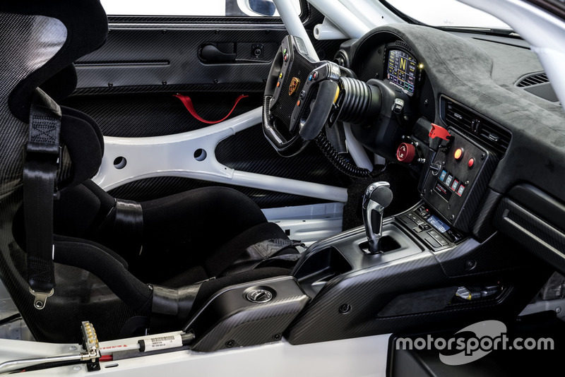 Автомобиль Porsche 911 GT2 RS Clubsport