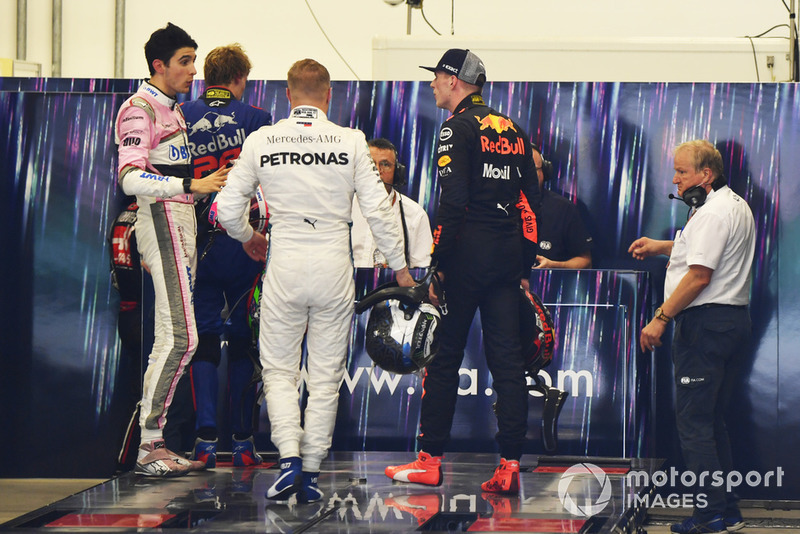 Altercation entre Max Verstappen, Red Bull Racing, et Esteban Ocon, Racing Point Force India, après leur accrochage en course
