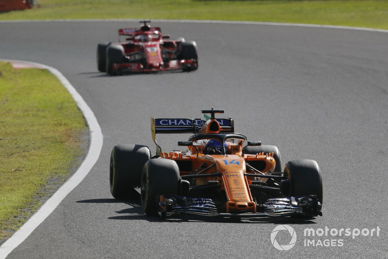 Fernando Alonso, McLaren MCL33 leads Sebastian Vettel, Ferrari SF71H