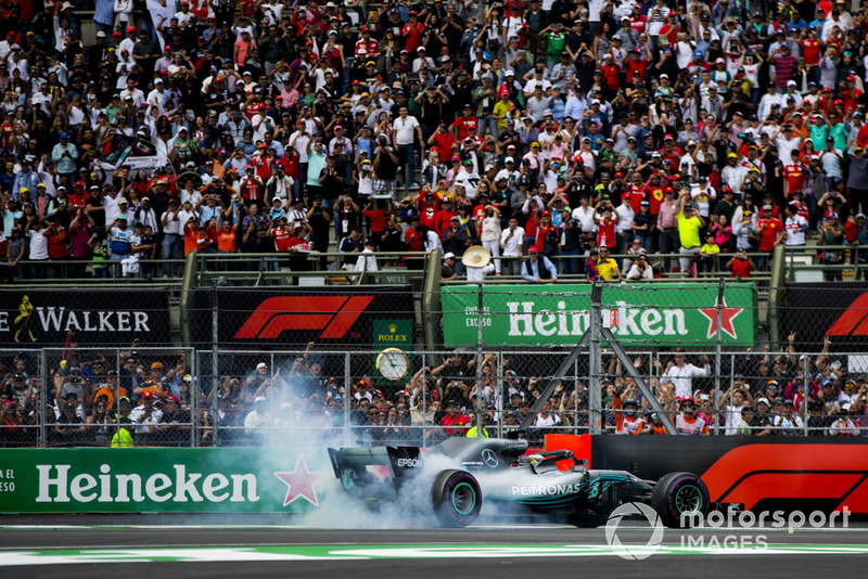 Льюіс Хемілтон, Mercedes AMG F1 W09