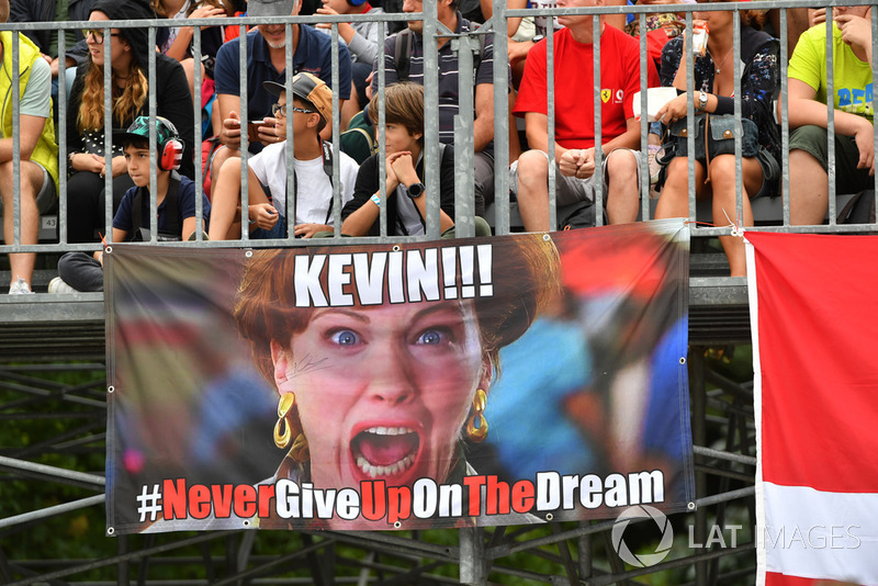 Kevin Magnussen, Haas F1 Team pancarta aficionados