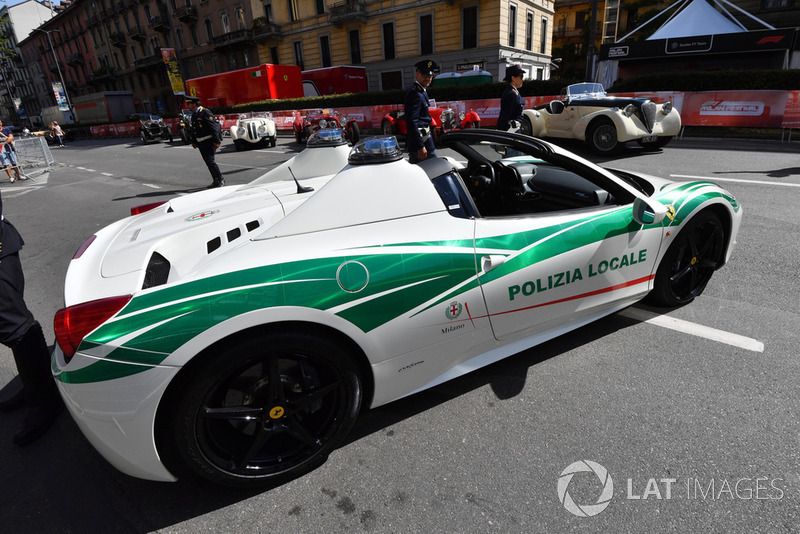 Поліцейський автомобіль Ferrari