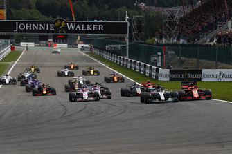 Lewis Hamilton, Mercedes AMG F1 W09, leads Sebastian Vettel, Ferrari SF71H, Esteban Ocon, Racing Point Force India VJM1, Sergio Perez, Racing Point Force India VJM11, Romain Grosjean, Haas F1 Team VF-18, and Kimi Raikkonen, Ferrari SF71H, at the start