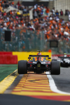 Daniel Ricciardo, Red Bull Racing RB14 ve Valtteri Bottas, Mercedes AMG F1 W09