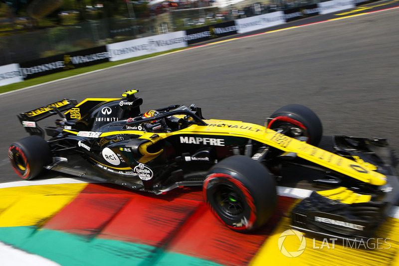 19: Carlos Sainz Jr., Renault Sport F1 Team R.S. 18, (back of grid start)