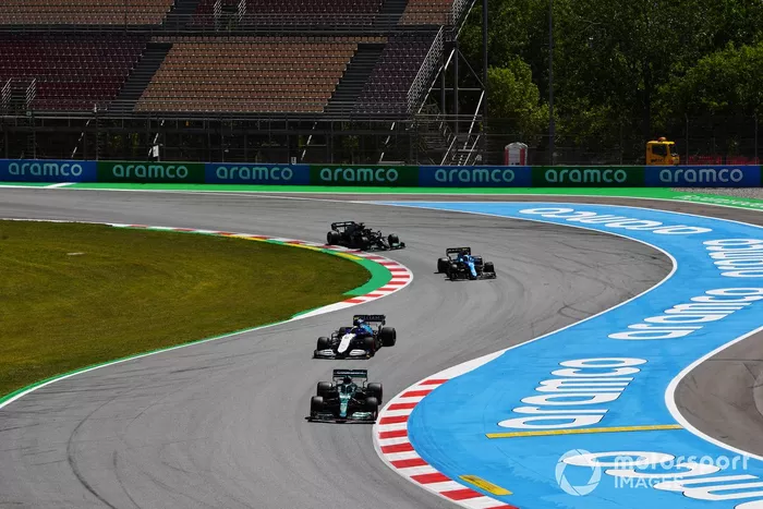 Lance Stroll, Aston Martin AMR21, Nicholas Latifi, Williams FW43B, Fernando Alonso, Alpine A521, Lewis Hamilton, Mercedes W12